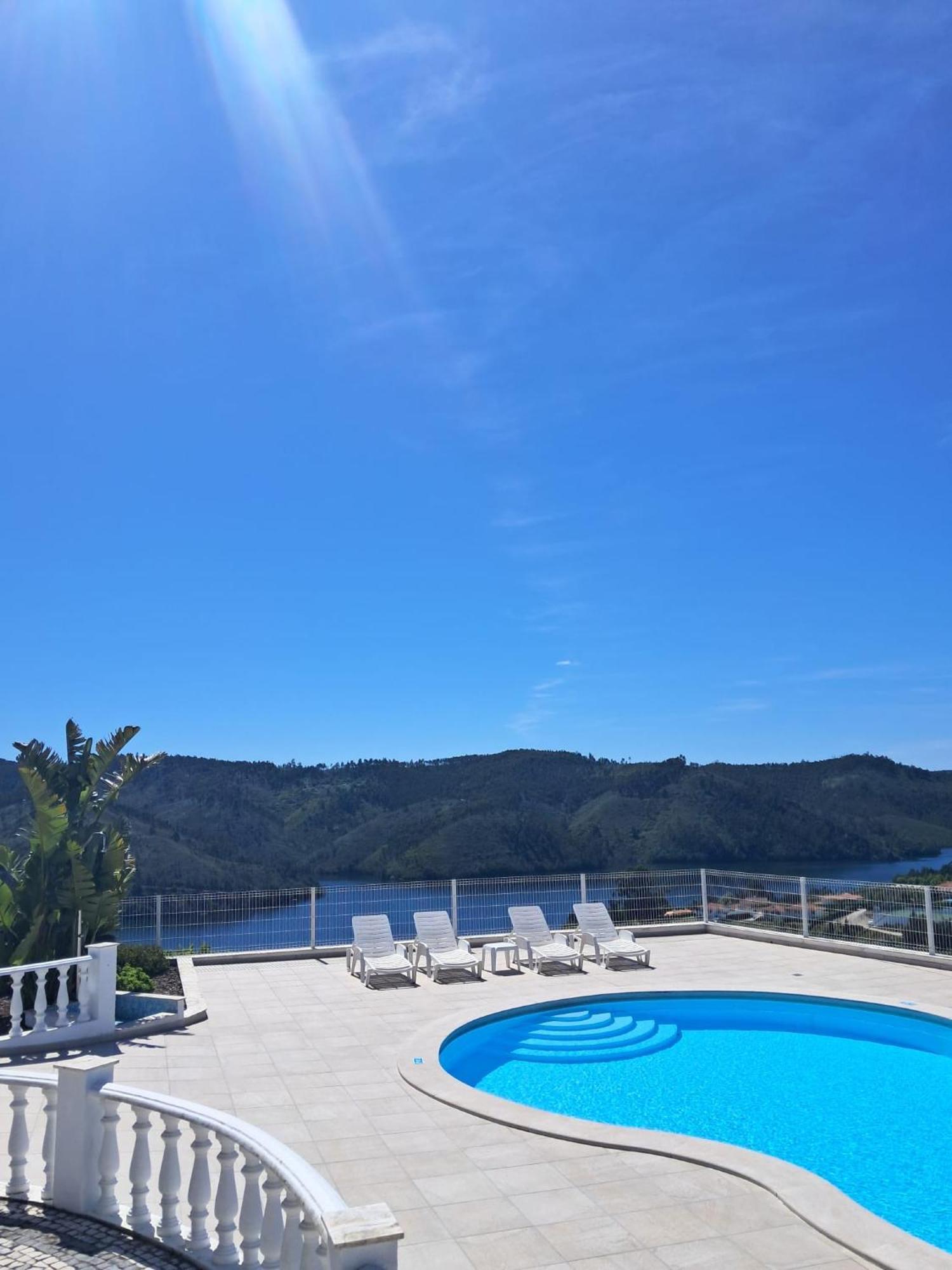 Lago Azul Villas Феррейра-ду-Зезери Экстерьер фото
